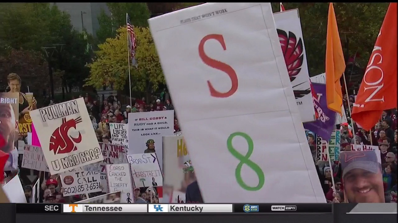 Illustration for article titled Hinkie Traded This Sign For Draft Picks: Your Philadelphia College GameDay Sign Roundup